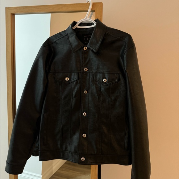 Trendy Leather Jacket - Picture 2 of 5